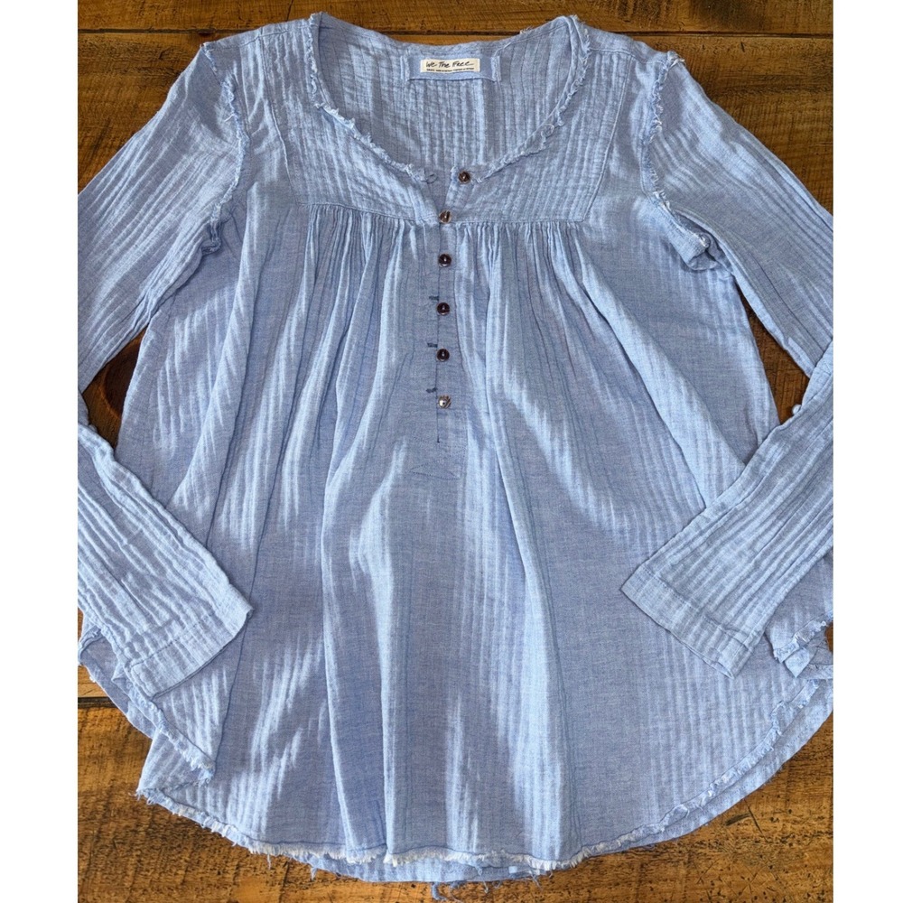 We The Free Womens Sand Dune Light Blue Chambray Henley Button Front Blouse S